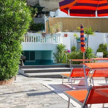 La Mandorla Barano dʼIschia