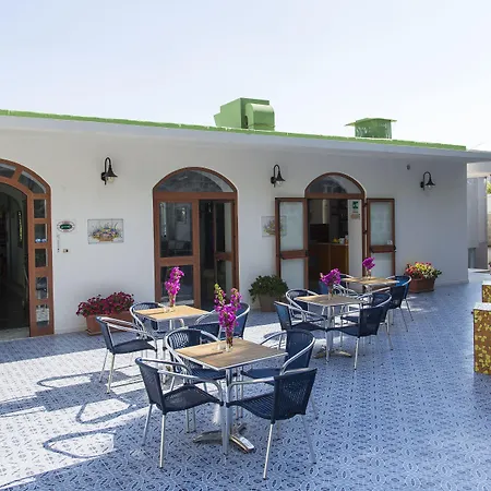 Otel La Mandorla 3*