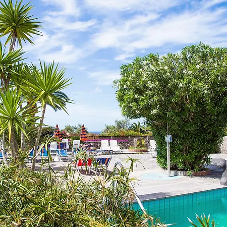 מלון La Mandorla 3*