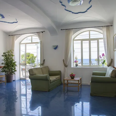 La Mandorla Otel