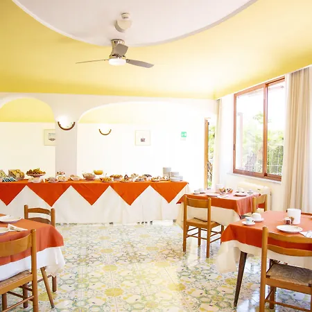 Otel La Mandorla 3*