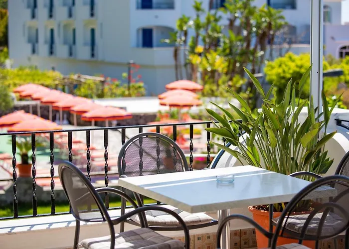 מלון La Mandorla 3*