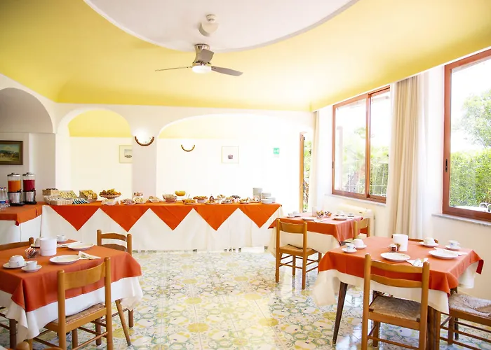 מלון La Mandorla 3*