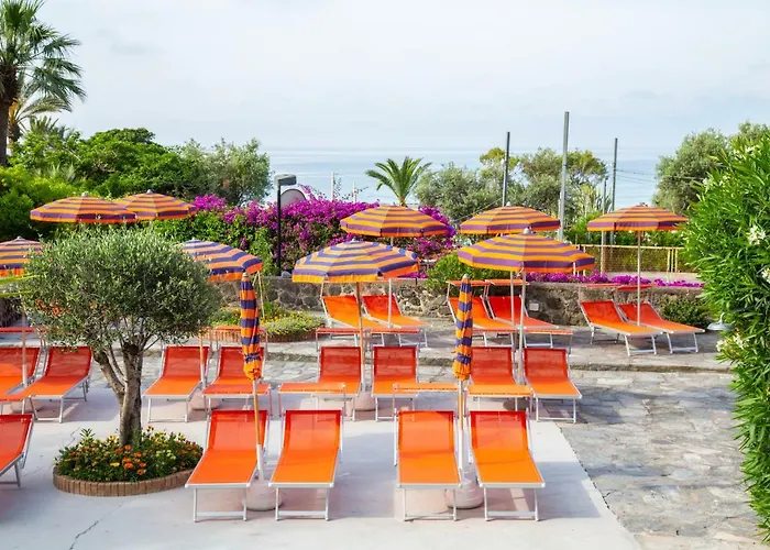 מלון La Mandorla 3*