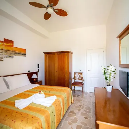 Hotel La Mandorla 3*