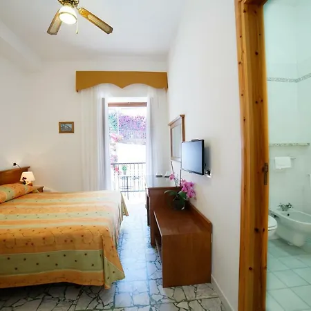 La Mandorla Hotel 3*