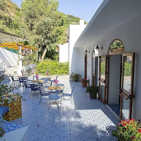 Hotel La Mandorla 3*